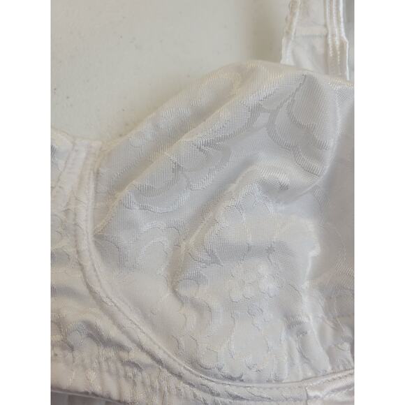 Playtex 18 Hour White Ultimate Lift and Support Wire Free T-Shirt Bra Size 36D - Picture 3 of 7